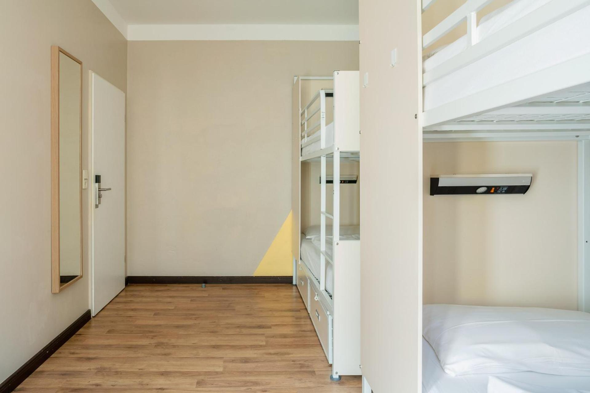 Bed 4-Bed Mixed Dormitory Room